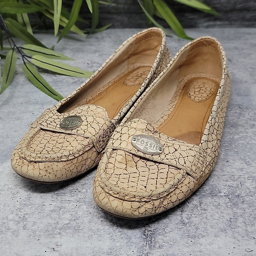 Fossil Beige Textured Flat Loafers Size 9